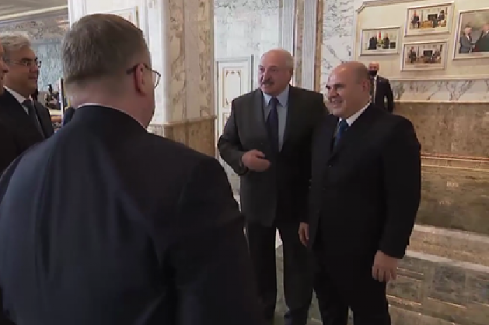 Мишустин и Лукашенко пошутили про «менее заразный» коронавирус в Белоруссии