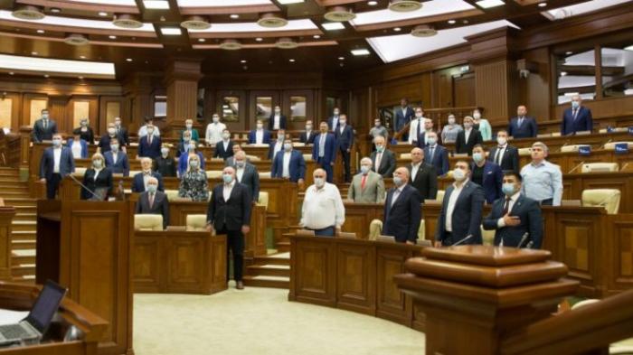 Молдавский парламент ушел на каникулы до сентября