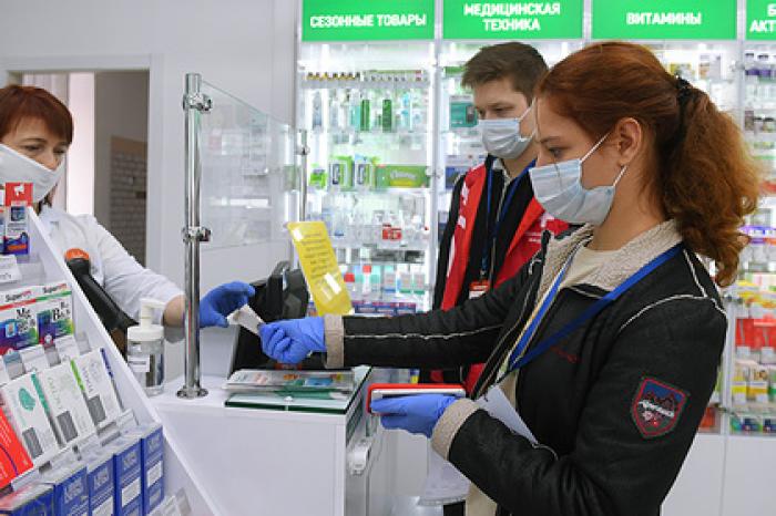 Названы возможные сроки появления препарата от коронавируса в аптеках России