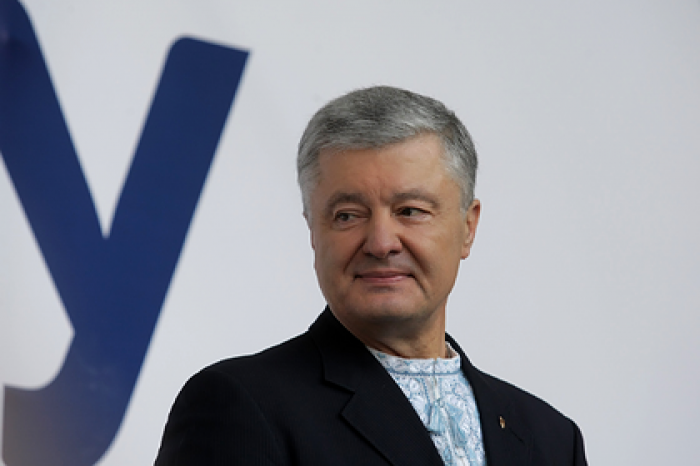 Порошенко обвинили в незаконном получении трех миллиардов долларов