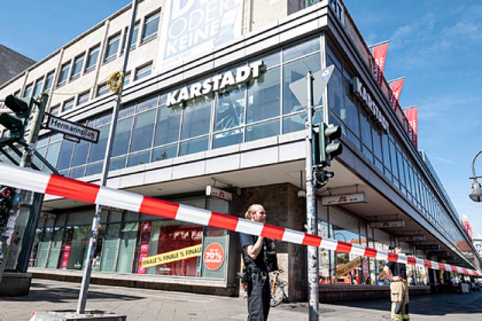 Появились подробности нападения на торговый центр в Берлине