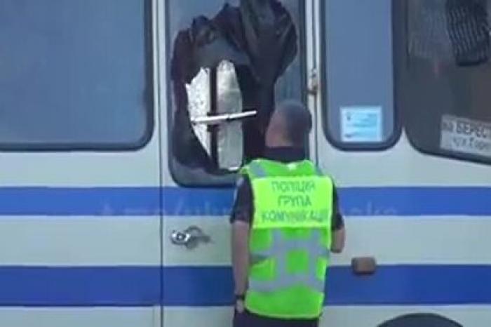 Пролетевшая над головой полицейского пуля террориста в Луцке попала на видео