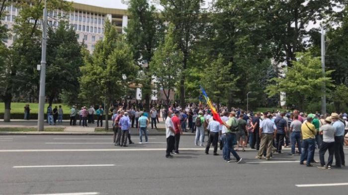 Протест с песнями в центре столицы: комбатанты намерены собраться и на следующей неделе