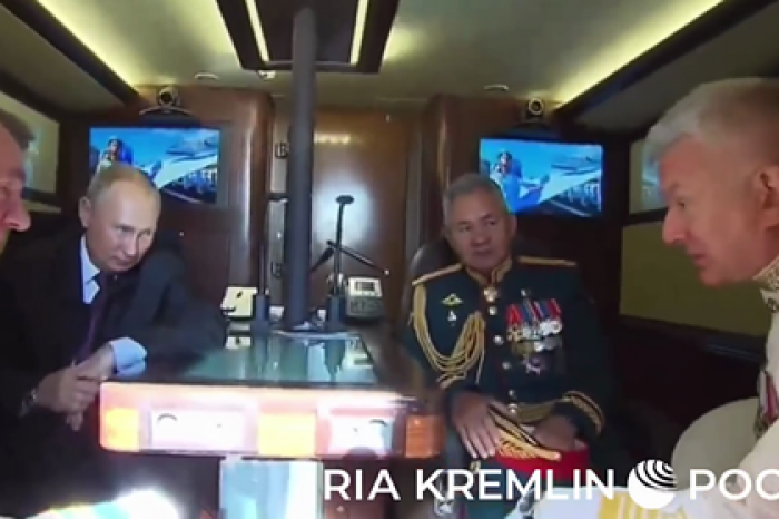 Путин переговорил с Шойгу в каюте