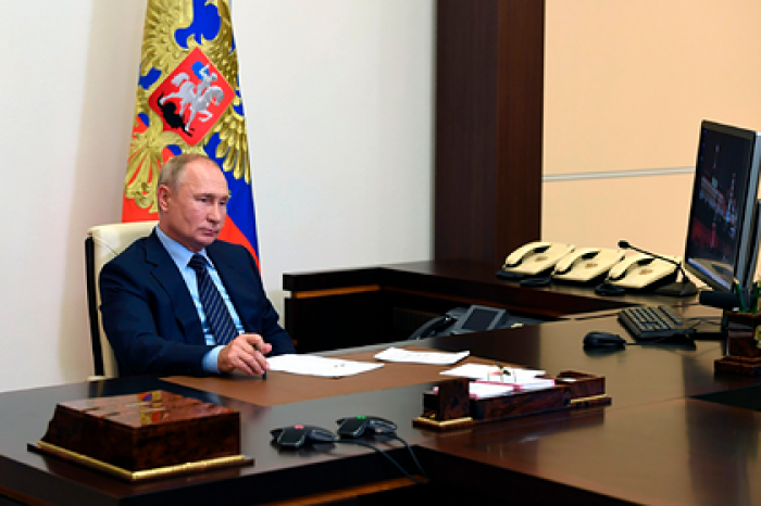 Путин поручил проработать не вошедшие в Конституцию поправки