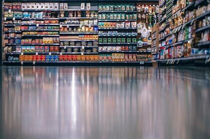 Россиянам захотели доплачивать за найденную в магазине просрочку