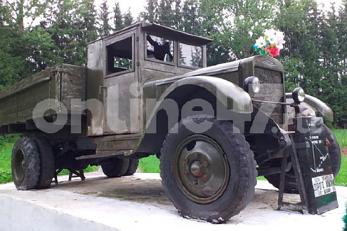 Вандалы разбили стекла «полуторки» на Дороге жизни под Петербургом