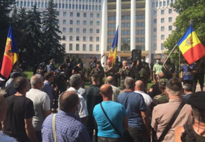 ВЕТЕРАНЫ ВООРУЖЕННОГО КОНФЛИКТА В ПРИДНЕСТРОВЬЕ ПРОВЕЛИ АКЦИЮ ПРОТЕСТА У ПАРЛАМЕНТА