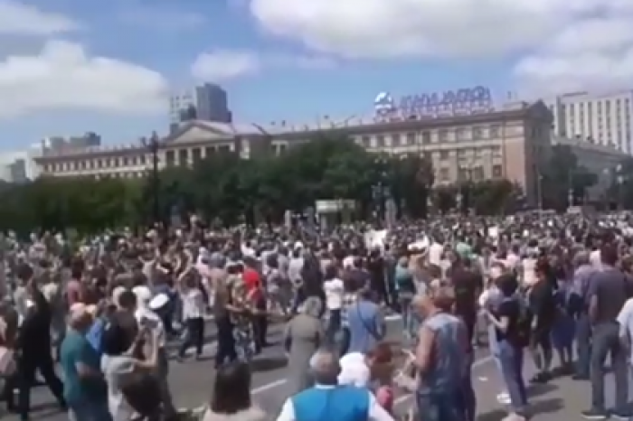 В Хабаровске прошел многотысячный стихийный митинг в поддержку Фургала