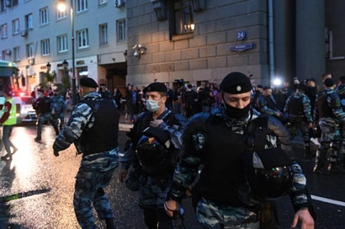 В Петербурге задержали актеров в полицейской форме
