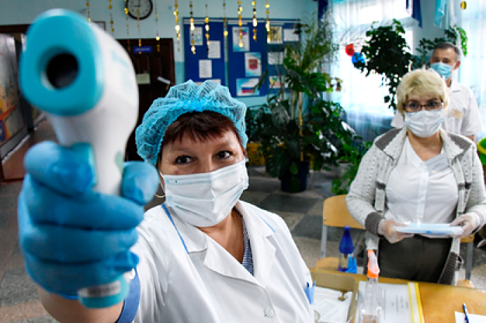 В России оценили меры по профилактике COVID-19 на ЕГЭ