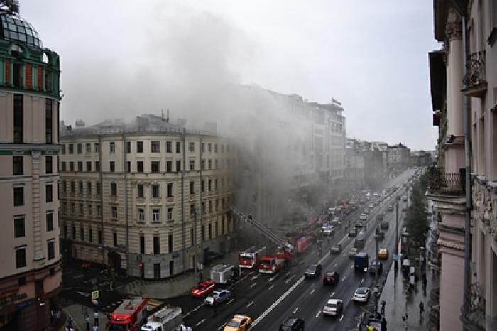 В центре Москвы загорелся дом XIX века