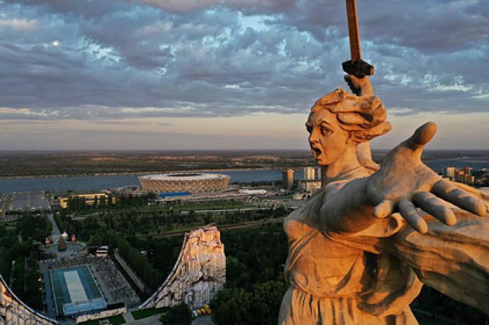Артемий Лебедев посчитал скульптуру «Родина-мать» уродской