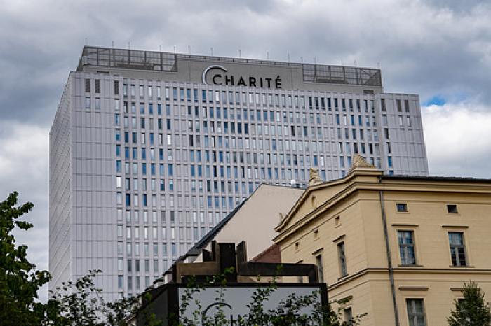 Берлинская клиника с Навальным отказалась пускать журналистов