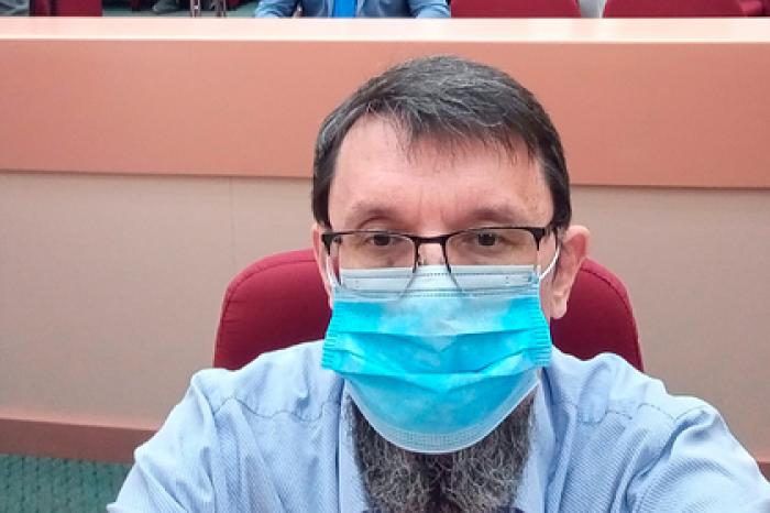 Борющийся за культуру российский депутат получил штраф за мат на заседании