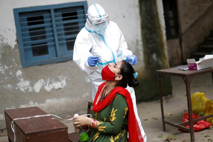 Число зараженных коронавирусом в Индии превысило два миллиона