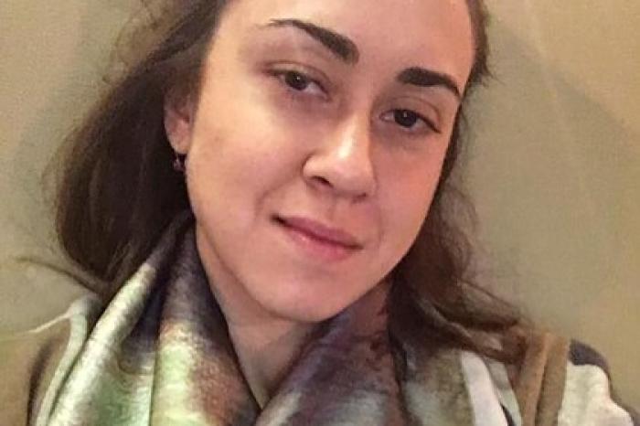 Дочь Любови Успенской позагорала топлес и разгневала соседей