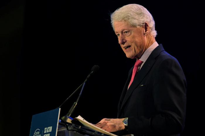 Клинтон прокомментировал новые данные о посещении «педофильского острова»