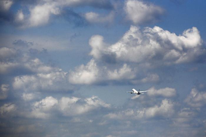 Летящий в Москву SSJ-100 подал сигнал тревоги
