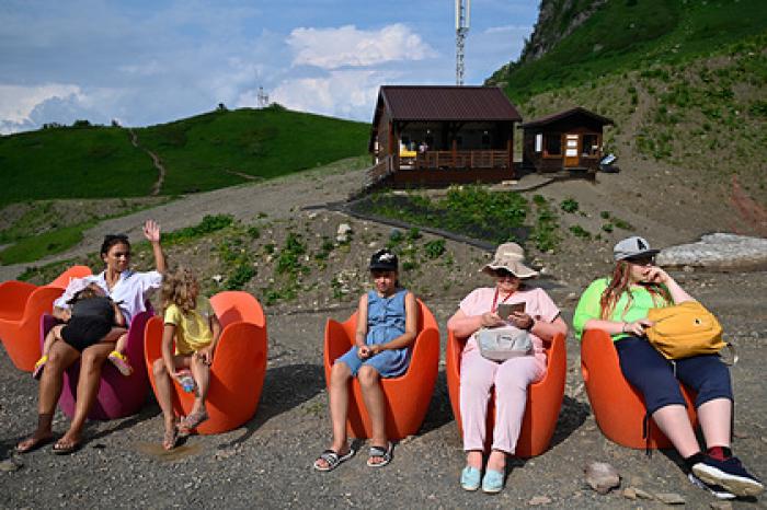 На отечественных курортах пожаловались на одичавших после пандемии россиян