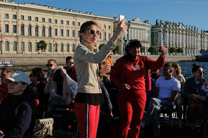 Названы популярные у россиян направления для внутреннего туризма осенью