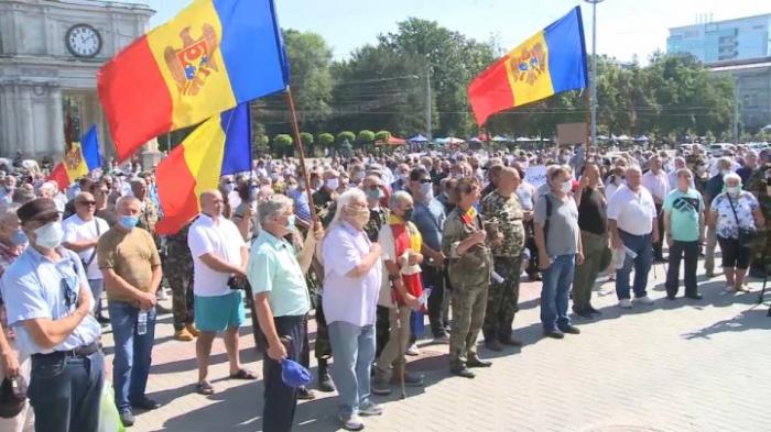 Протест в центре столицы: митингующие требовали отставки правительства и президента Додона