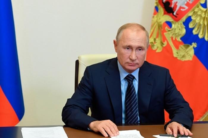 Путин лишил армейских генералов каракулевых шапок