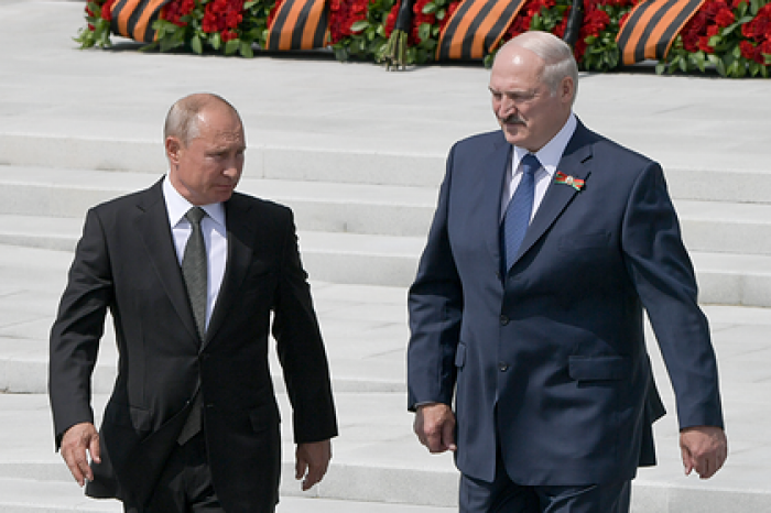 Путин поздравил Лукашенко с победой на выборах