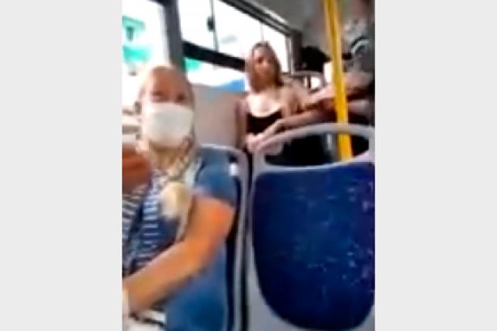 Россиянку без маски назвали крысой и пинком выгнали из автобуса