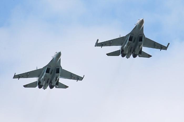Российские Су-27 перехватили бомбардировщик США