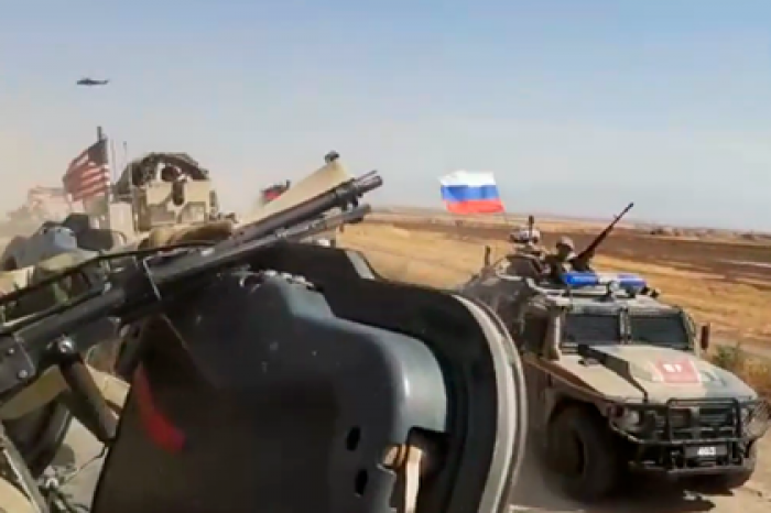 Российский БТР протаранил американский в Сирии и попал на видео