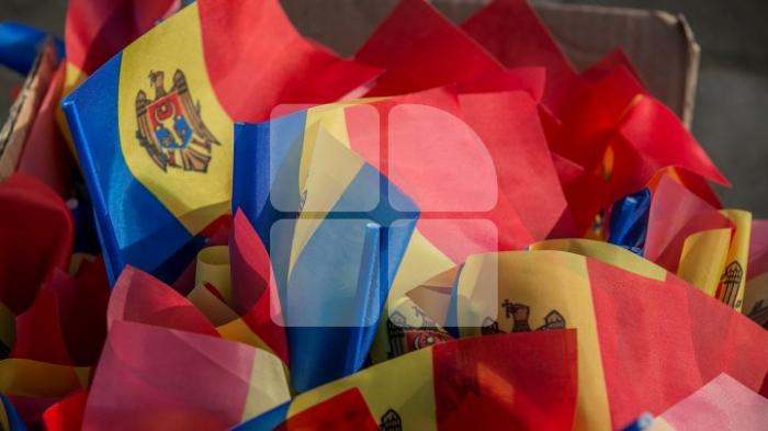 Село на юге страны нарядили флагами Молдовы к праздникам