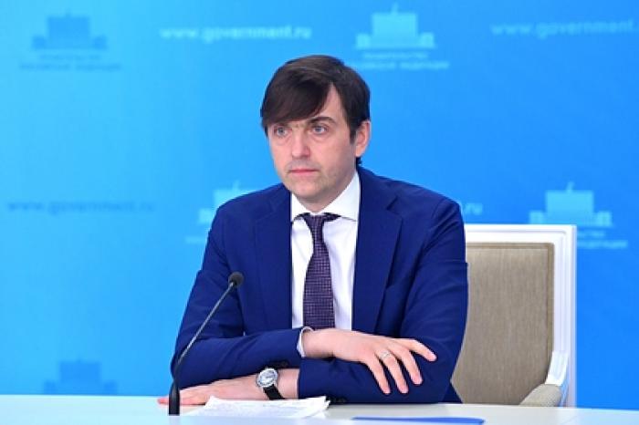 Школам запретили собирать деньги с родителей на антисептики