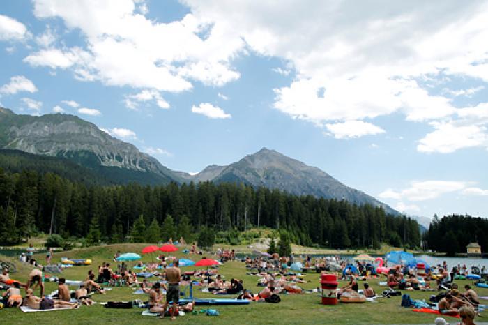 Швейцария сдвинула сроки снятия запрета на массовые сборища