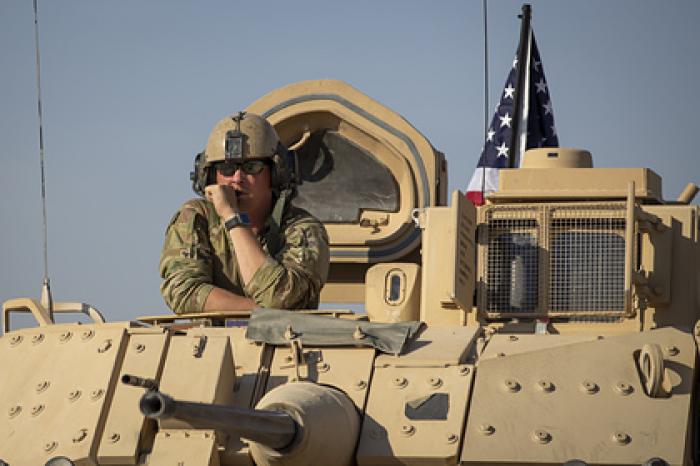 США посчитали российских военных инициаторами ДТП с американским БТР в Сирии