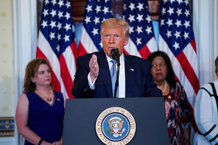 Трамп поддержал борьбу конспирологов с сатанистами-педофилами