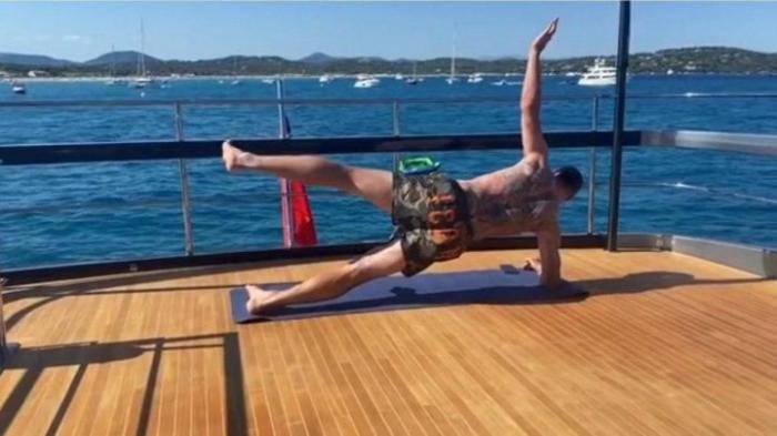 Тренировки на яхте: Златан Ибрагимович старается поддерживать форму и во время отпуска