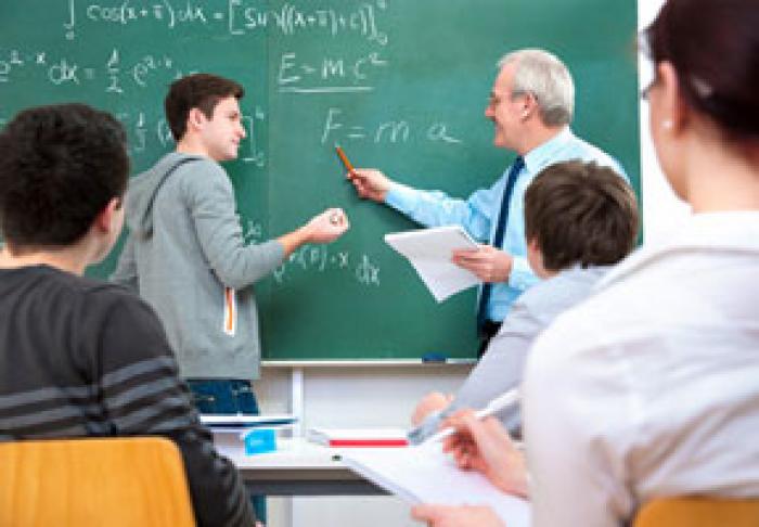 УЧИТЕЛЯМ ОБЕЩАЮТ ПОЛНУЮ ЗАРПЛАТУ, ВНЕ ЗАВИСИМОСТИ ОТ ФОРМЫ ПРЕПОДАВАНИЯ