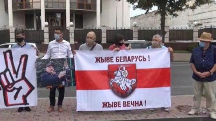 В Кишинёве прошла акция протеста перед посольством Беларуси