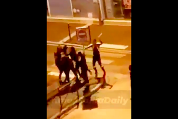 Во Франции неизвестные напали на прохожего с мачете и попали на видео