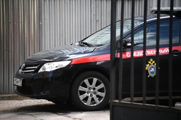 В запертой изнутри квартире нашли тела россиянки и ребенка