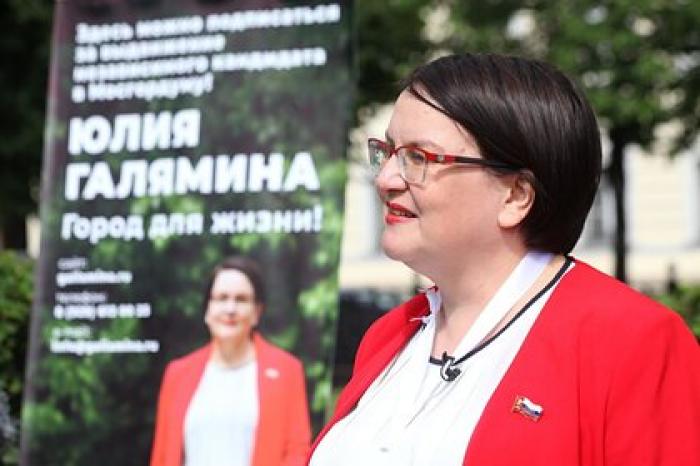 Задержанную за нарушения на митингах российского депутата отпустили