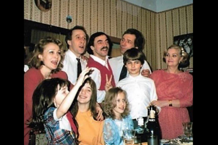 Боярский опубликовал фото застолья с Собчак в детстве