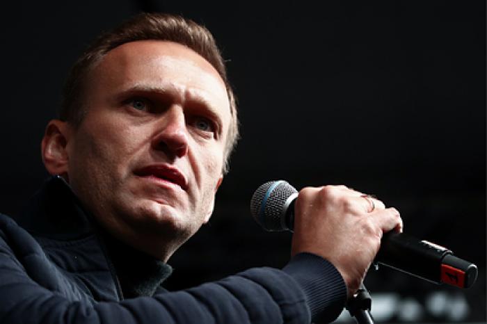 Бутылки из дела Навального доставили в Германию спасательным бортом