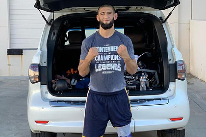 Чемпион UFC оскорбил непобежденного чеченца Чимаева и получил ответ