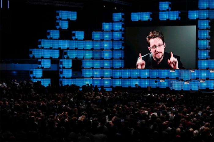 Cноуден согласился отдать США всю выручку за книгу с секретной информацией