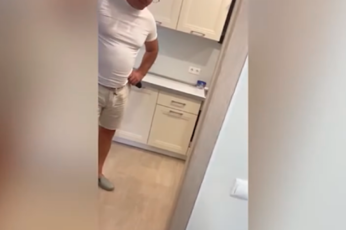 Драка хозяина квартиры с постояльцами в Сочи попала на видео