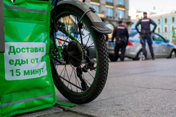 Курьер Delivery Club напал на подростков в Москве из-за их внешнего вида