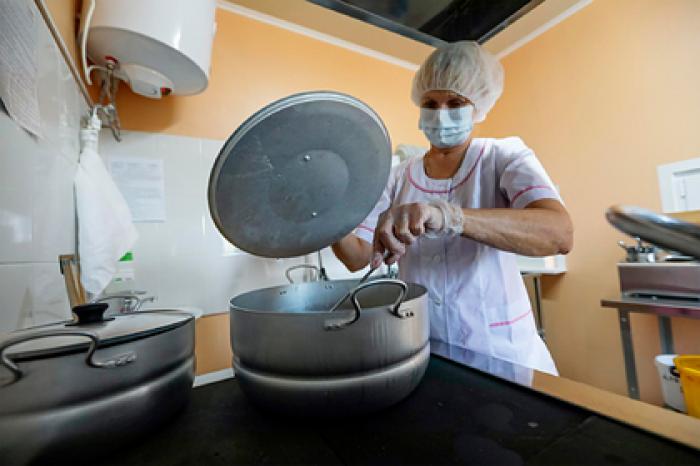 Минпросвещения начнет принимать жалобы на организацию горячего питания в школах
