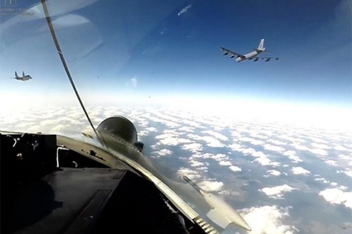 Опубликовано видео первого полета бомбардировщиков B-52 около Крыма